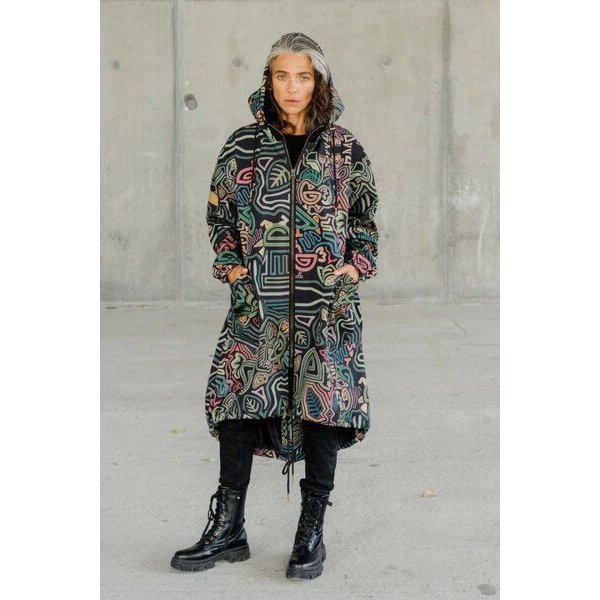 Parka Sumba Damen – lange Jacke mit Kapuze – warm, bequem & winddicht – einzigartiger KOKOworld Print – fair produziert in EU