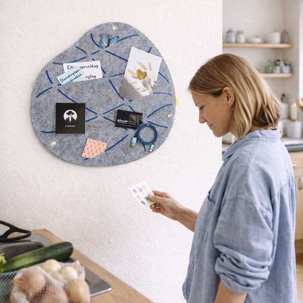 Organische Pinnwand zum Stecken und Pinnen aus Filz, Memoboard mal anders von RÅVARE (OKO-2)