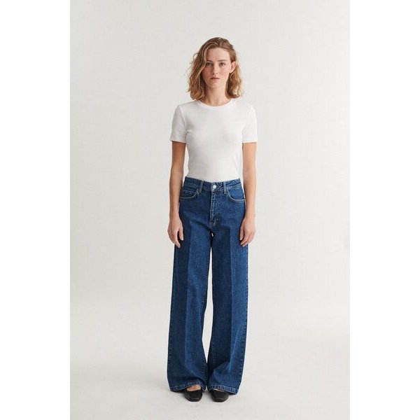 Basic Apparel High-Waist Jeans ENYA aus Bio-Baumwolle