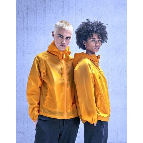 B&C BE INSPIRED Unisex Regen- und Windjacke einstellbare dreiteilige Kapuze mit zwei Fronttaschen