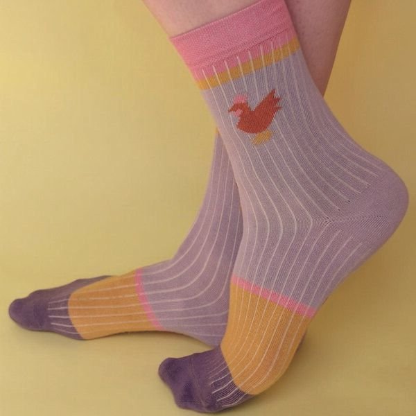 Fräulein Prusselise Huhn Socke colourblock Rippe Hahn Henne Hühner Ostern Bauernhof rosa, gelb