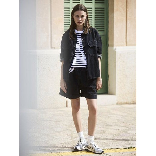 WOTE Damen Black Denim Shorts aus 100 % Bio-Baumwolle