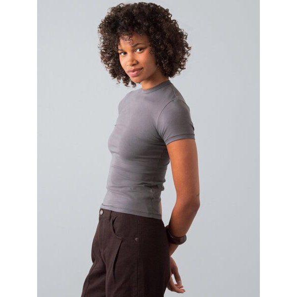 Honest Basics Damen Slim Fit T-Shirt aus Bio- und recycelter Baumwolle