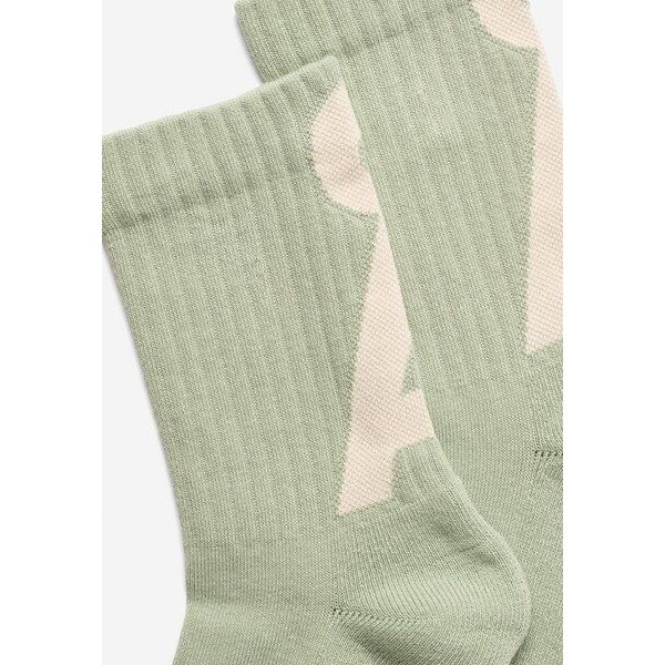 ARMEDANGELS SAAMUS SHORT Unisex Socken aus Bio-Baumwoll Mix
