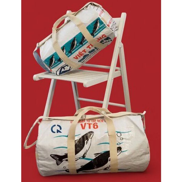 REFISHED fair fashion Tasche 'SPORTY BAG' - upcycelte Fischfuttersäcke