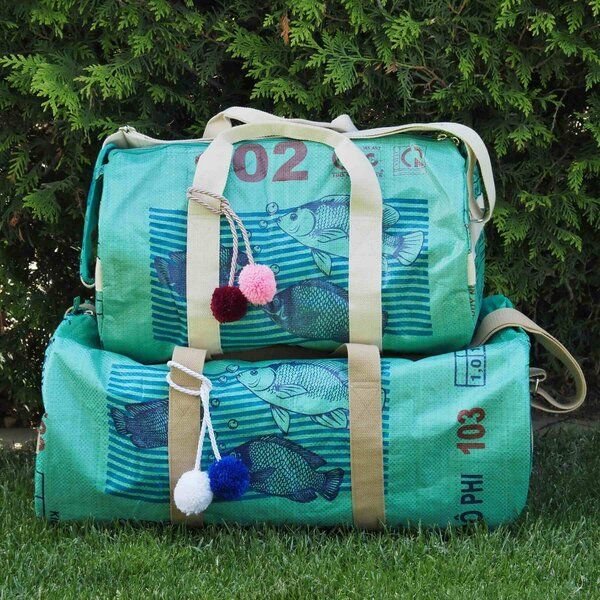 REFISHED fair fashion Tasche 'SPORTY BAG' - upcycelte Fischfuttersäcke
