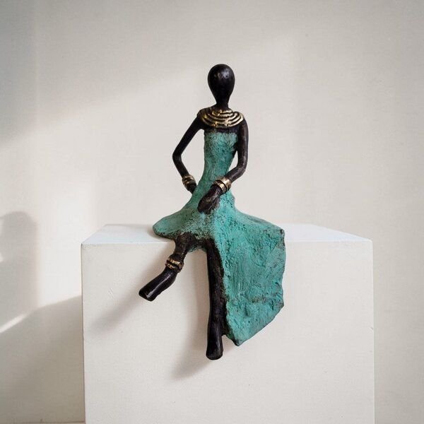 Moogoo Creative Africa Bronze-Skulptur "Sitzende Grazie" | Unikate | verschiedene Farben
