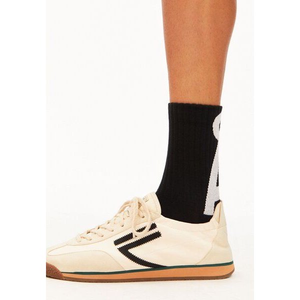 ARMEDANGELS SAAMUS SHORT Unisex Socken aus Bio-Baumwoll Mix