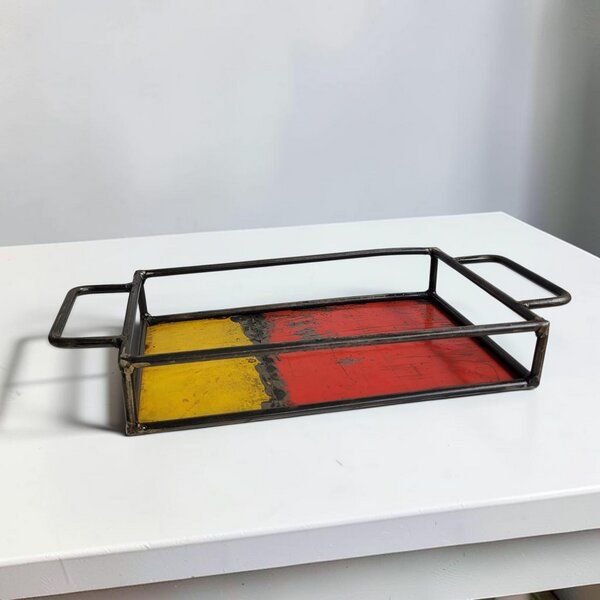 Moogoo Creative Africa Upcycling Tablett aus recycelten Ölfässern | Industrial Design Vintage