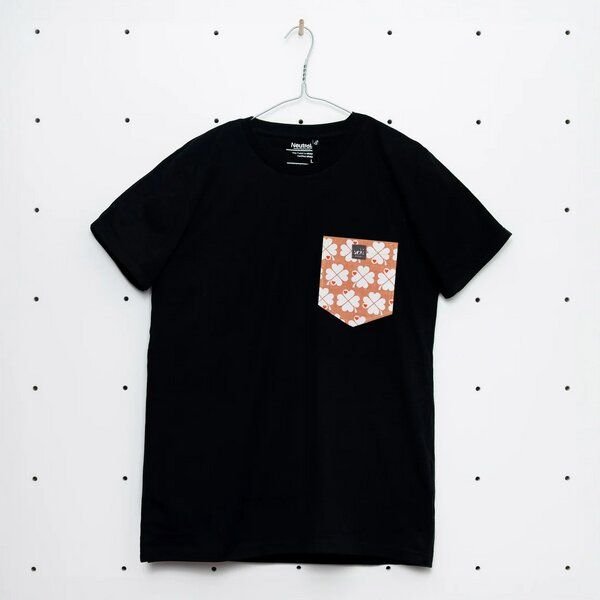 soki Choose Your Own Pocket T-Shirt mit Tasche aus geretteter Bettwäsche