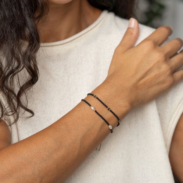 juni Schwarzes Perlenarmband Lola - optional als Set