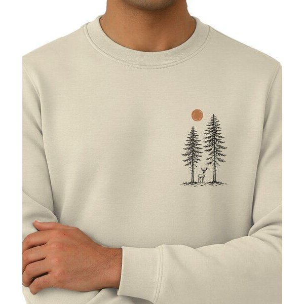 Spreecult Hirsch zwischen zwei Bäume - Unisex Sweatshirt - Bio und Fair - Wald Natur Tiere Sonne