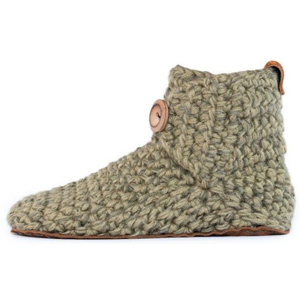 Warme Hüttenschuhe aus weichem Wollgarn – Damen & Herren, gehäkelt & handgefertigt | Kingdom of Wow