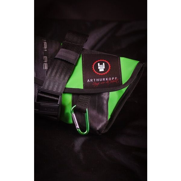 ARTHURKOPF Upcycling Umhängetasche/Gürteltasche mit Fahrradschlauch