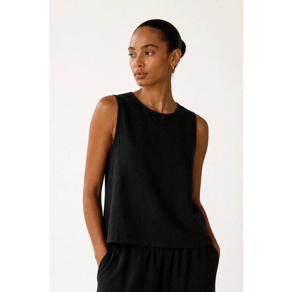 Movesgood Boxy Tencel-Leinen-Tank Top Modell: Nory