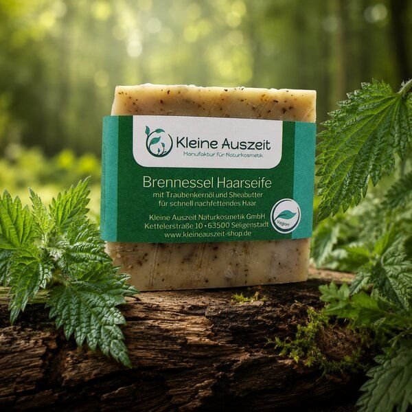 Kleine Auszeit Manufaktur Brennessel Haarseife - vegan - bei schnell fettendem Haar und empfindlicher Kopfhaut