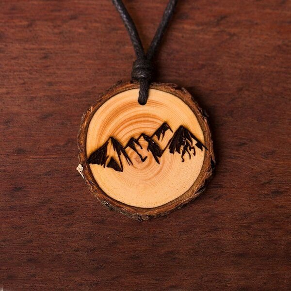 Himal Hemp Zirbenholzschmuck Ø3-5cm, verschiedene Motive, aus Österreich