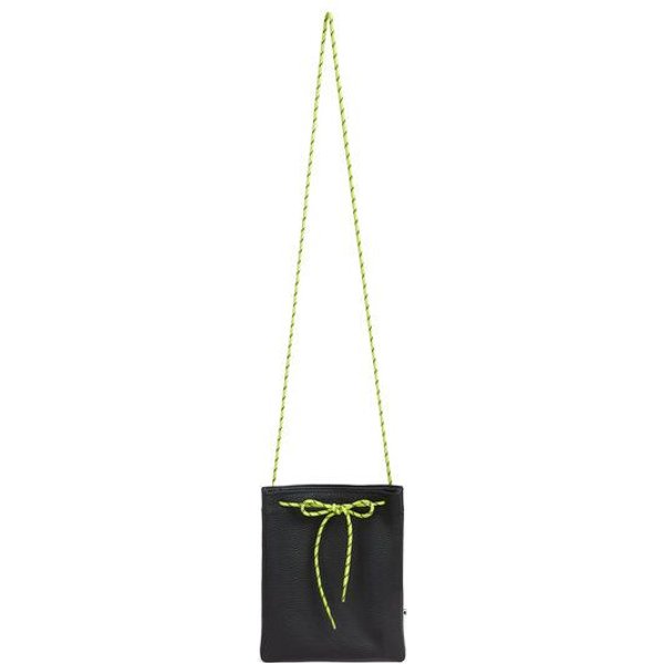 ELEKTROPULLI Handtasche TEA aus wunderschönem schwarz meliertem Leder mit neon Band.