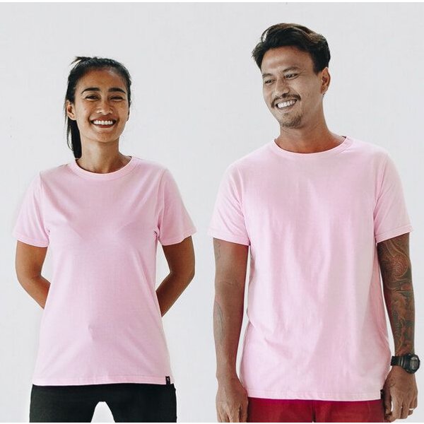 The Driftwood Tales Basic Unisex T-Shirt (Bio-Baumwolle) in Pink/Weiß/Schwarz/Marineblau