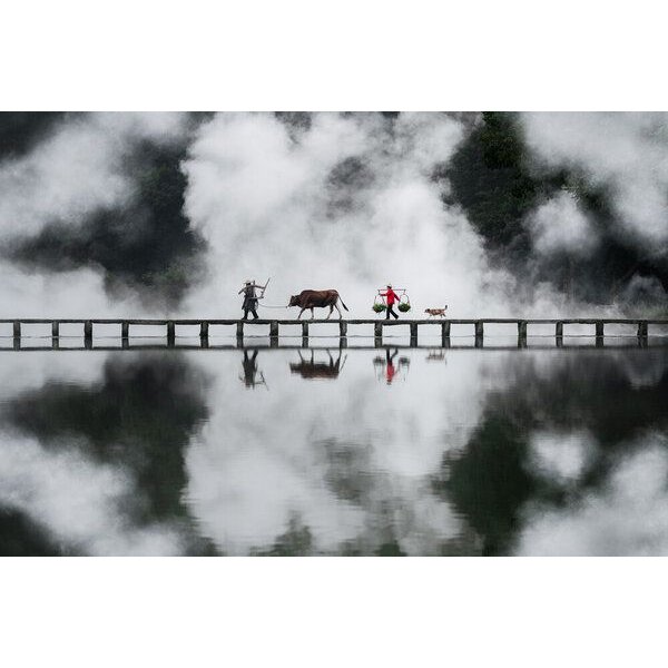 Photocircle Poster / Leinwandbild - Bridge Crossing