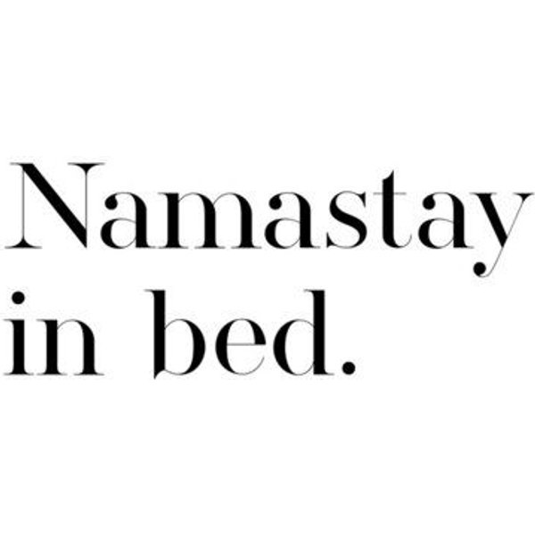 Photocircle Poster / Leinwandbild - Namastay in Bed