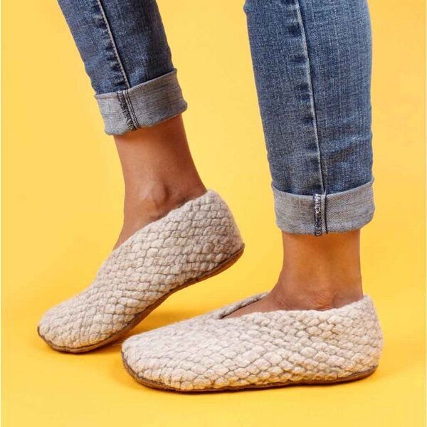 WoolFit Barfuß-Hausschuhe „Woolies“ – traditionell handgewebt aus Wolle für Damen