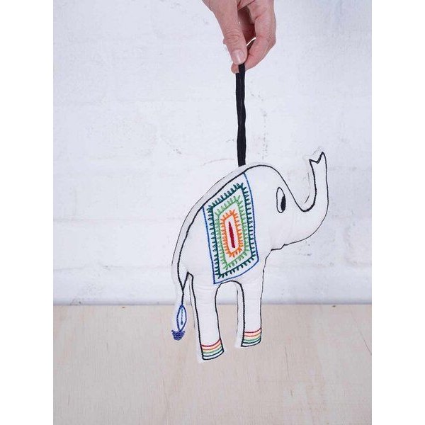 Jyoti - Fair Works Baumwoll Kuscheltier Elefant Emil weiß bestickt
