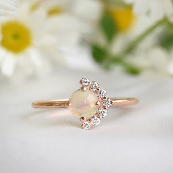 Eppi Goldener Ring mit Opal und Diamanten Ammiel