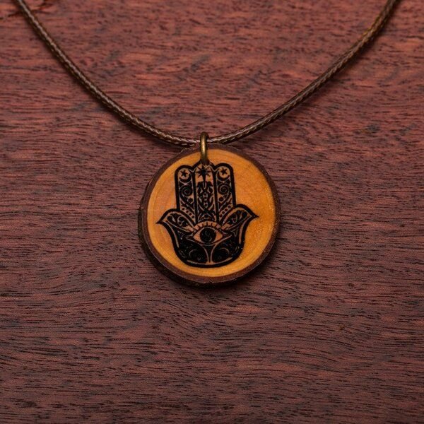 Himal Hemp Zirbenholzschmuck Ø2-3cm, verschiedene Motive, aus Österreich