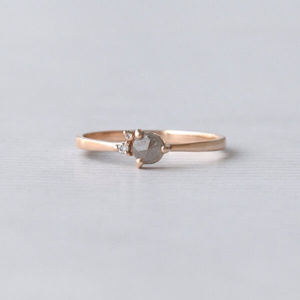 Eppi Goldring mit Salt'n'Pepper Diamant und Diamanten Marine