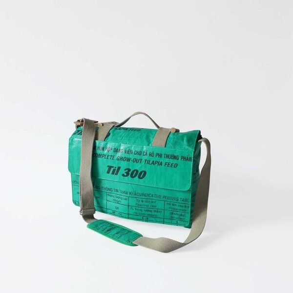 REFISHED fair fashion Tasche 'MESSENGER BAG' - upcycelte Fischfuttersäcke