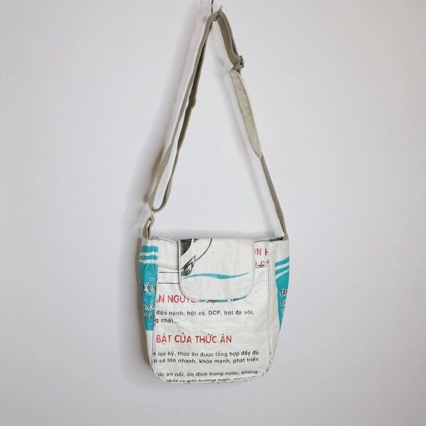 REFISHED fair fashion Tasche 'URBAN BAG' - upcycelte Fischfuttersäcke