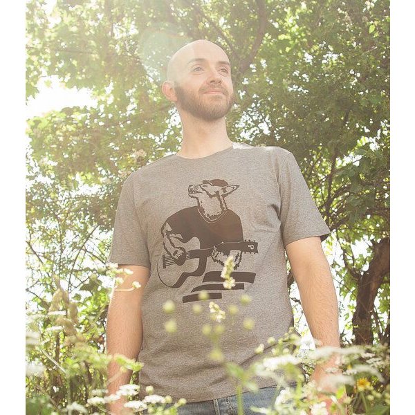 Frank Fuchs mit Gitarre - päfjes Bio Fair Wear Männer/Unisex T-Shirt