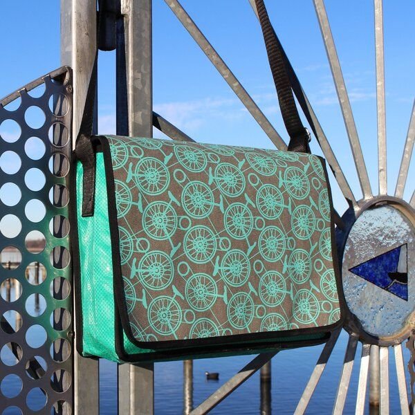 Schönes aus Indochina Upcycling Umschlagtasche Größe L vegan aus Stoffrestbeständen