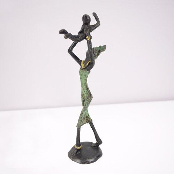 Moogoo Creative Africa Bronze-Skulptur "Baby in the air" by Issouf | Handgemacht, fair & nachhaltig