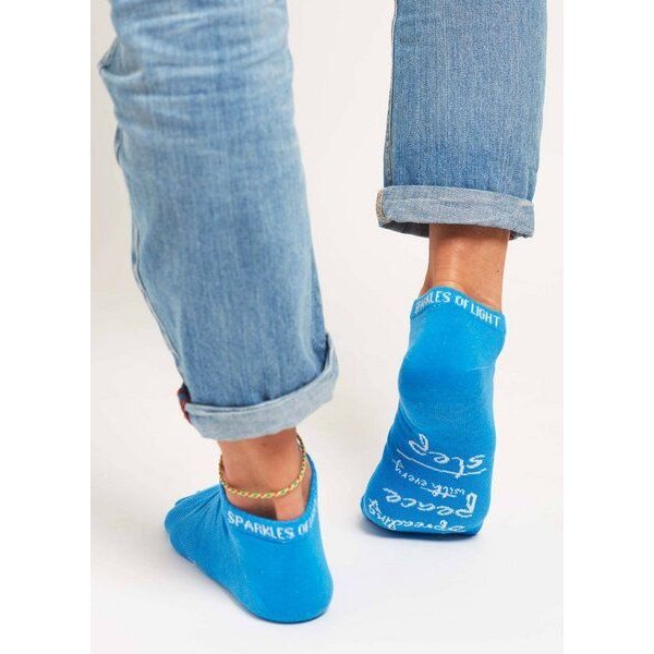 SPARKLES OF LIGHT SPREADING PEACE Unisex Sneakersocken aus Biobaumwolle