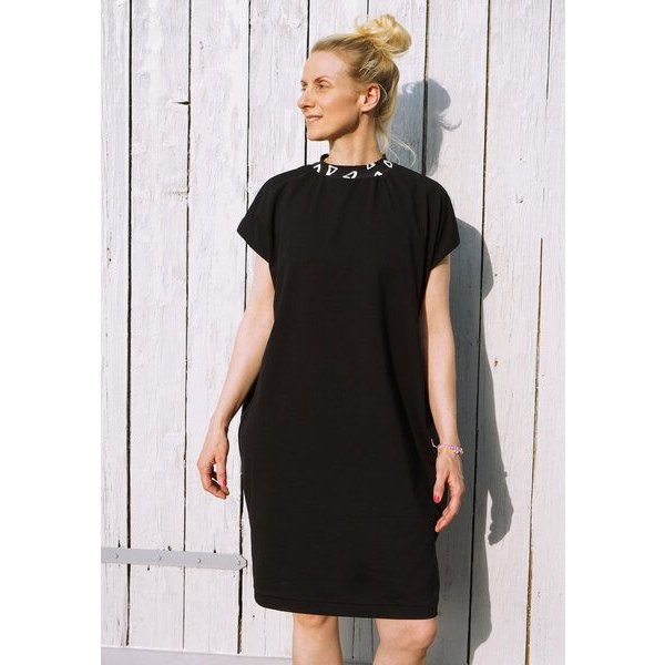 Lena Schokolade Kleid Triangle schwarz aus Bio-Baumwolle