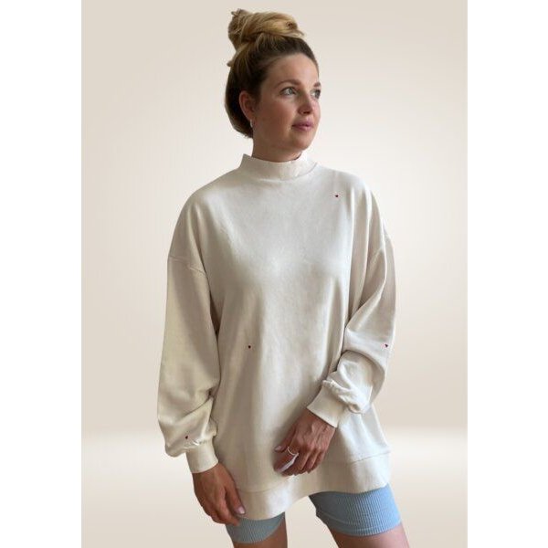 noemvri fashion label oversized Sweatshirt Turtleneck mit Herzchen