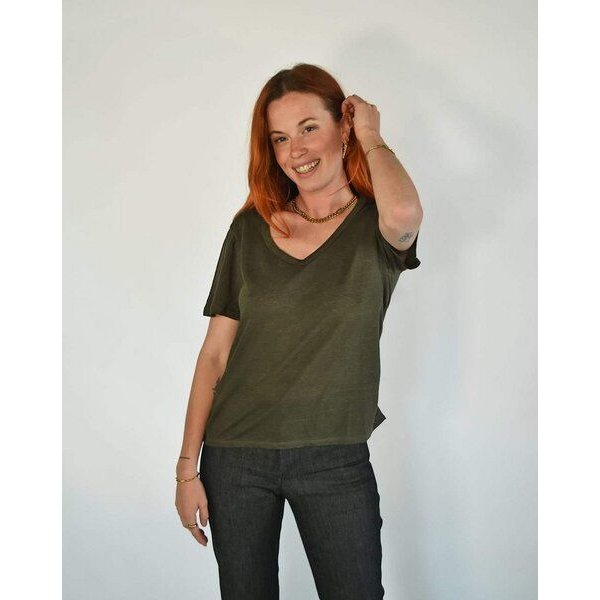 Aatise Reines Leinen-T-Shirt , V Ausschnitt Zesi, Schnitt Oversize