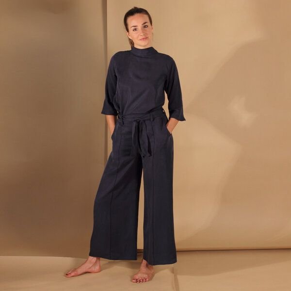 ManduTrap Bluse „Juma“ aus TENCEL (Lyocell) – Blau, Senfgelb oder Rost
