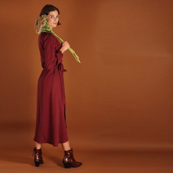 ManduTrap Langärmeliges TENCEL Wickelkleid „Tara“ – Blau oder Berry