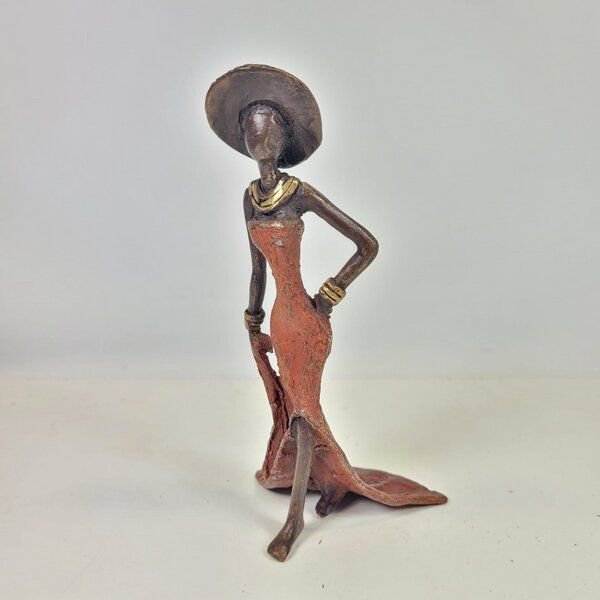 Moogoo Creative Africa Bronze-Skulptur "Femme élégante avec chapeau" by Soré