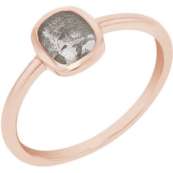 Eppi Ring mit einem Salt and Pepper Diamanten in Emerald-Form Christy