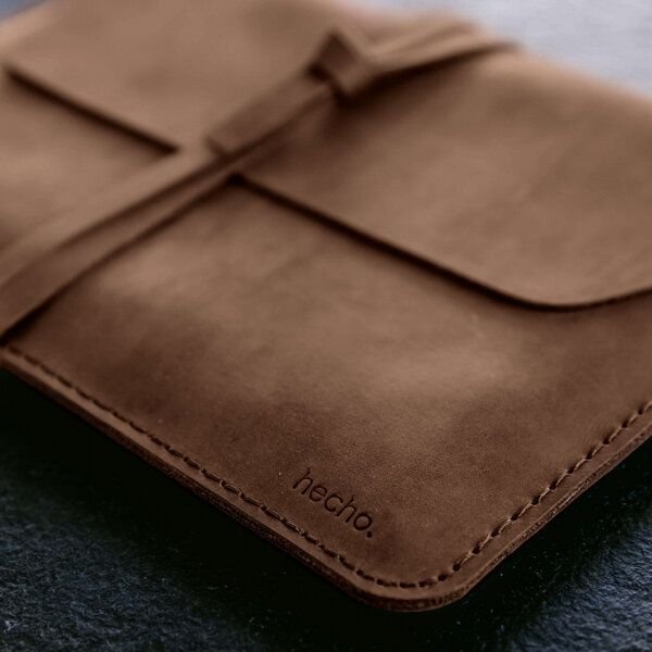 hecho. Leder Hülle mit Stifthalter für iPad A16, iPad mini (1-6 & A17 Pro), iPad (1-10) & iPad Air (1-5) | „Pablo“ | Handmade & Fair (Lederhülle, Ledertasche, Tasche)