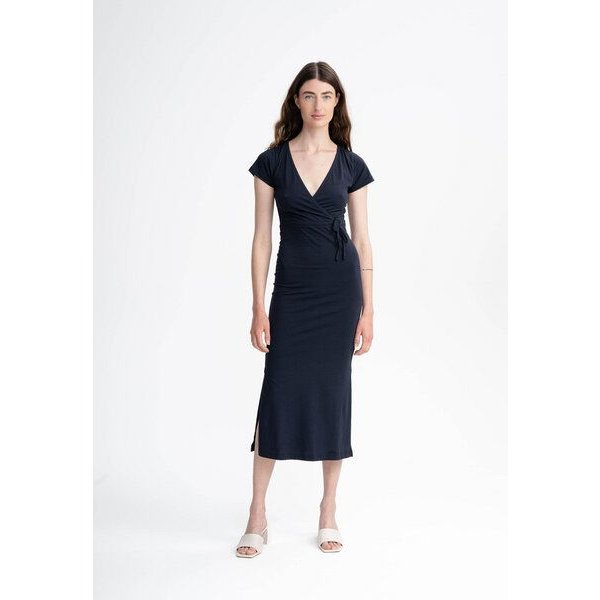 MELA V-Neck Kleid lang Style SHREOSHI