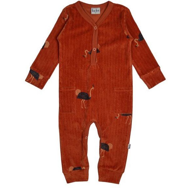 Strampler mit Straußendruck von baba Kidswear auf gemütlichem Samt