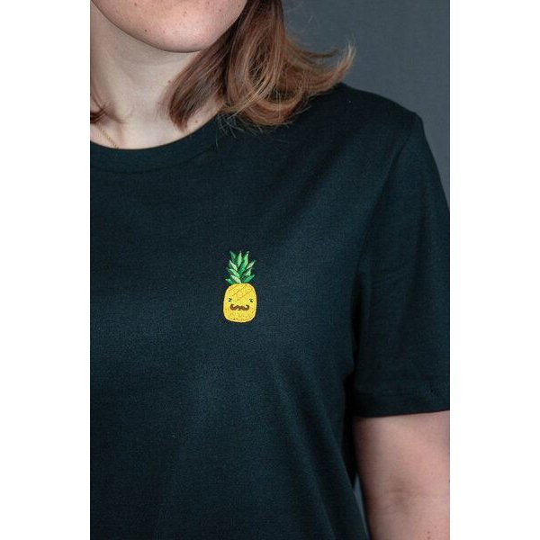 sticknic T-Shirt mit Ananas Motiv gestickt - Minimalistische Stickerei - Auch als Geschenk