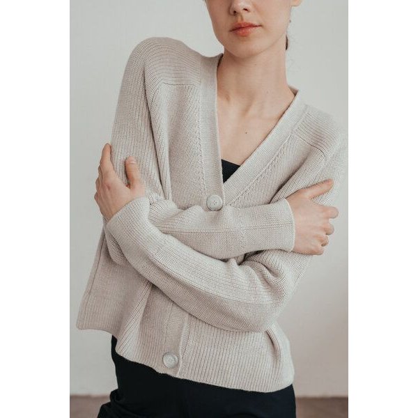 Sonho Stories Leicht verkürzte Strickjacke aus Wolle (Merino) hellgrau