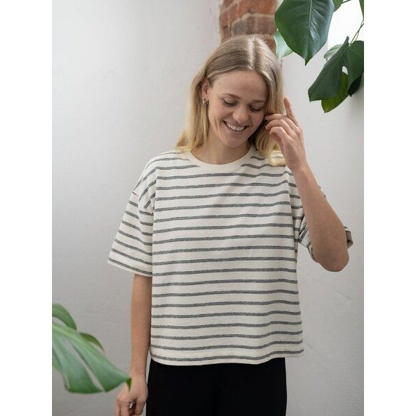 FUXBAU Gestreiftes Boxy Frauen T-Shirt Milos - cremeweiß salbei