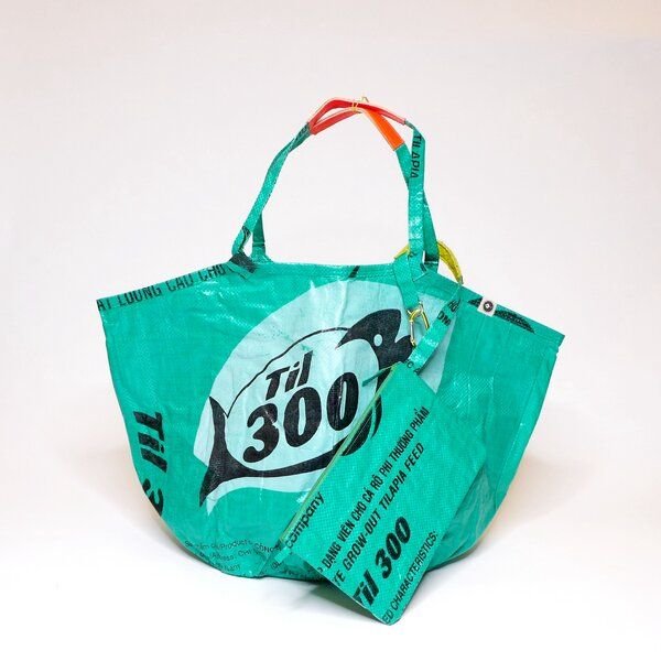 REFISHED fair fashion Tasche 'SOULMATE' - upcycelte Fischfuttersäcke